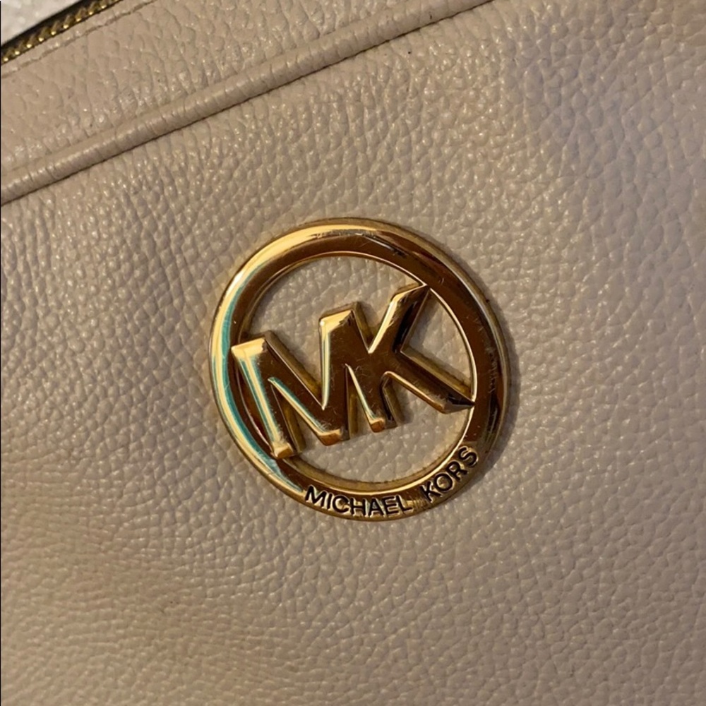 Michael kors messenger purse